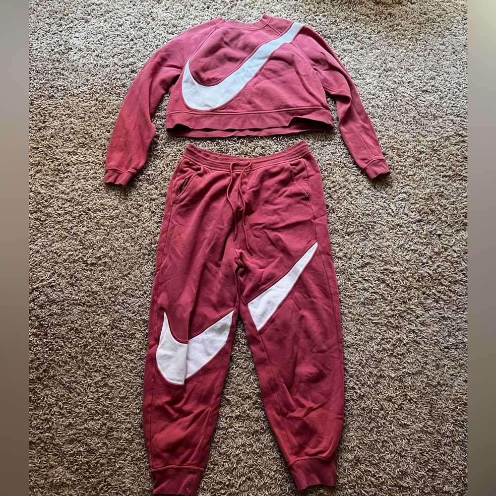 Pink Nike sweatpant and sweatshirt set